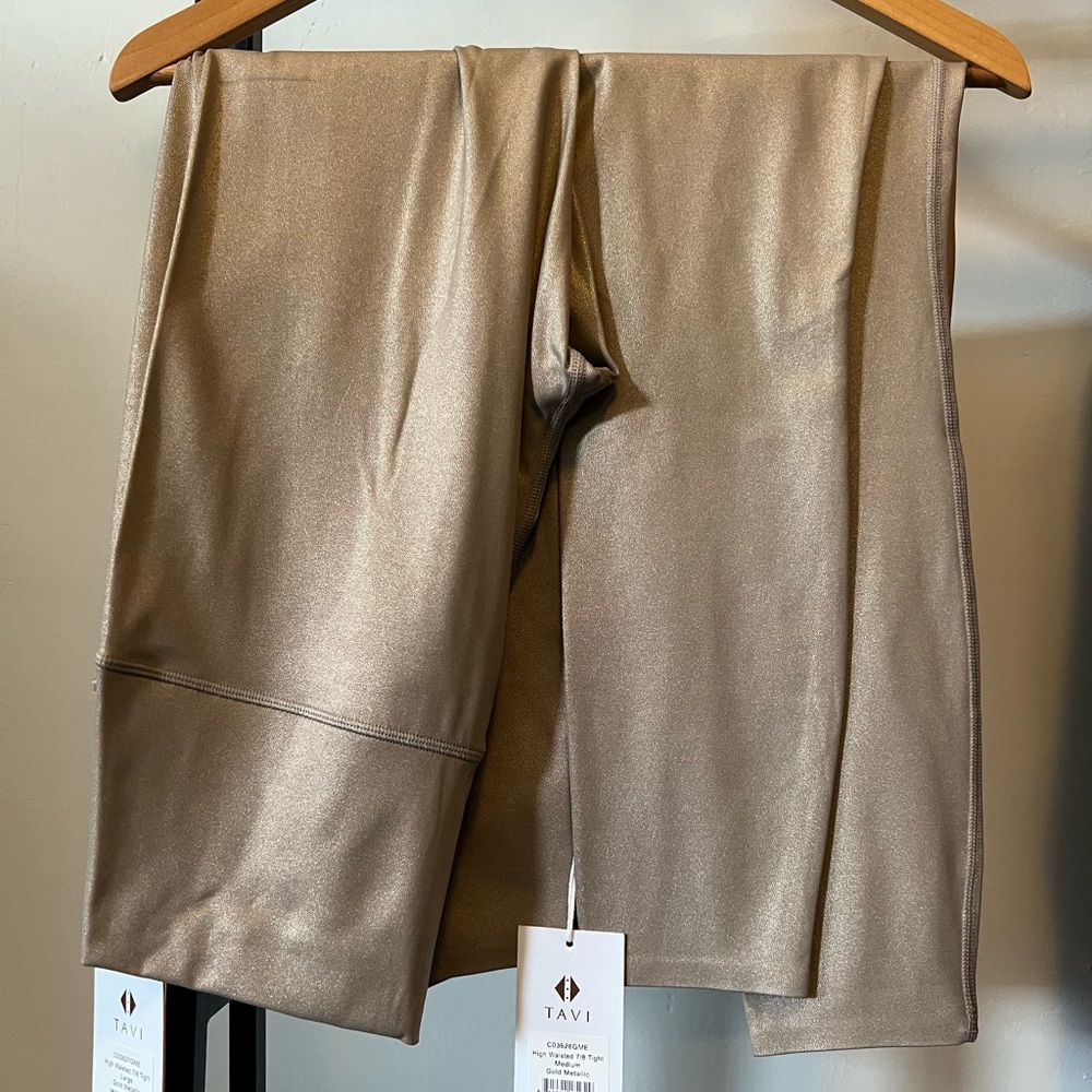 Gold metallic high waisted 7/8 tight. NWT!